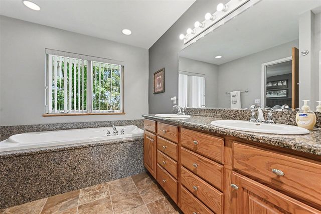 51408 Summit Street, Paw Paw, MI 49079
