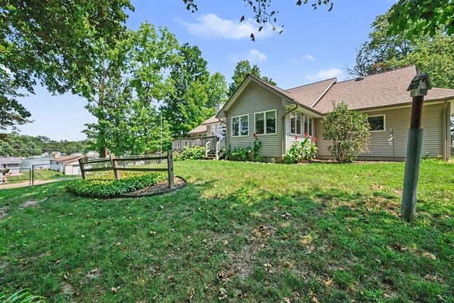 51408 Summit Street, Paw Paw, MI 49079