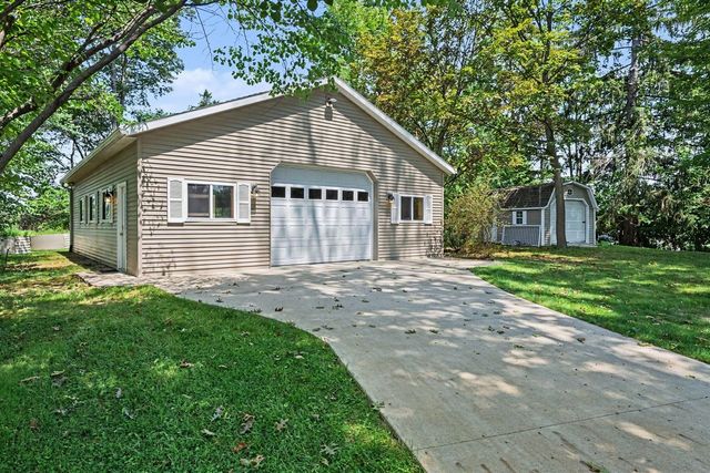 51408 Summit Street, Paw Paw, MI 49079
