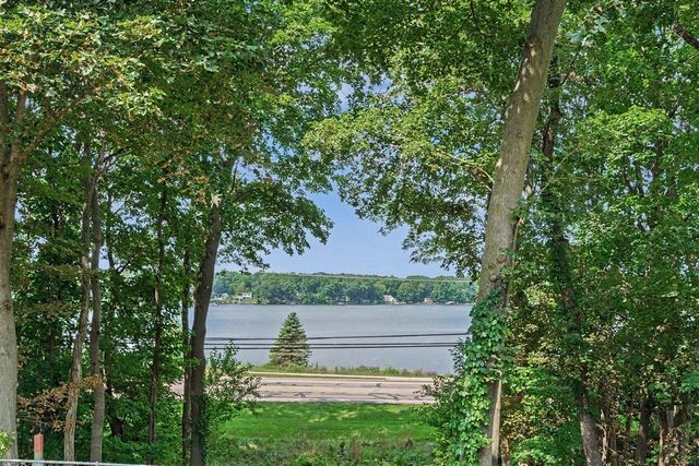 51408 Summit Street, Paw Paw, MI 49079