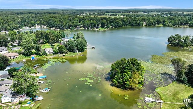 51408 Summit Street, Paw Paw, MI 49079