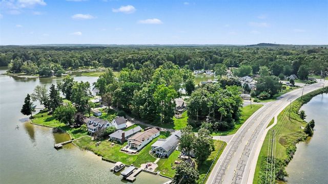 51408 Summit Street, Paw Paw, MI 49079