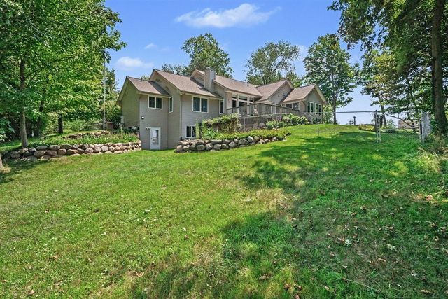 51408 Summit Street, Paw Paw, MI 49079