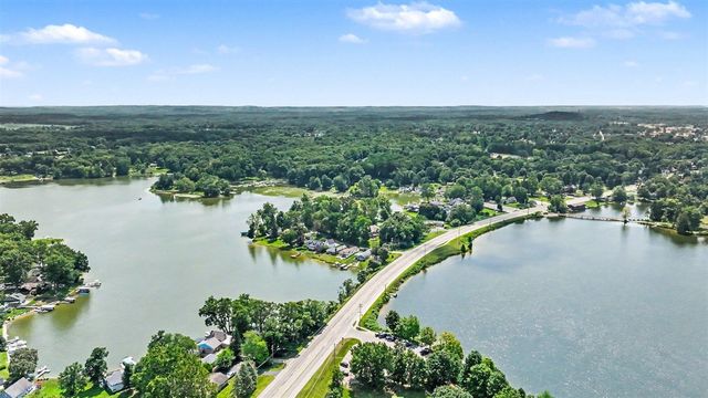 51408 Summit Street, Paw Paw, MI 49079