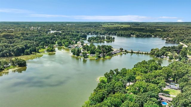51408 Summit Street, Paw Paw, MI 49079