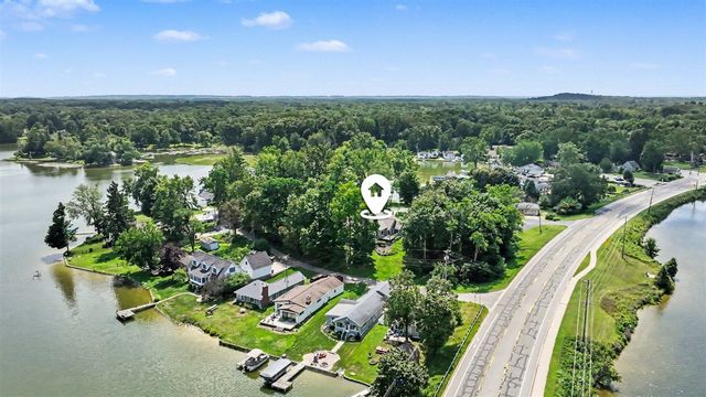 51408 Summit Street, Paw Paw, MI 49079