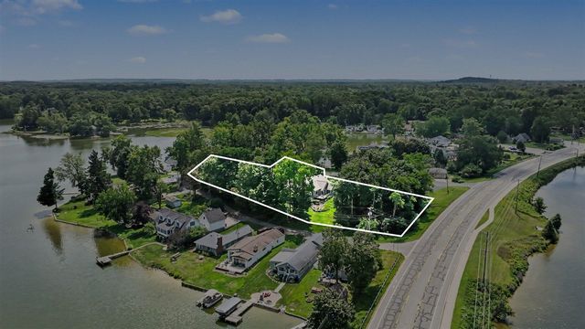 51408 Summit Street, Paw Paw, MI 49079