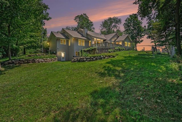 51408 Summit Street, Paw Paw, MI 49079