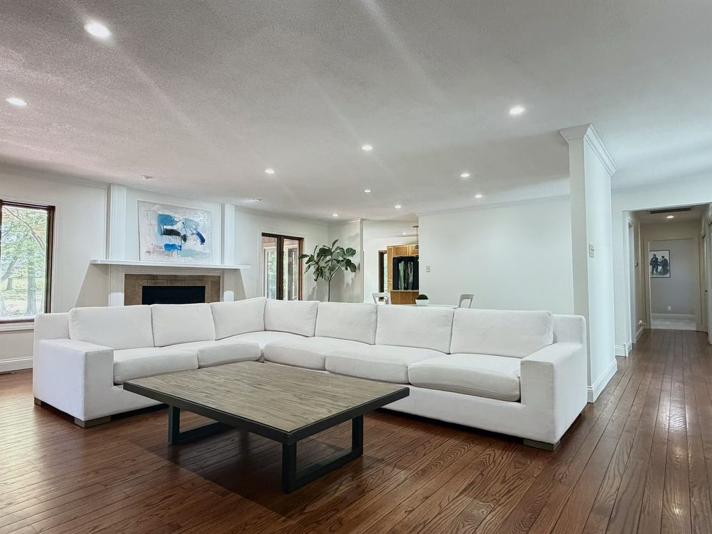 Image 13 of property listing at 17647 N Old Centralia Lane, Mt Vernon, IL 62864