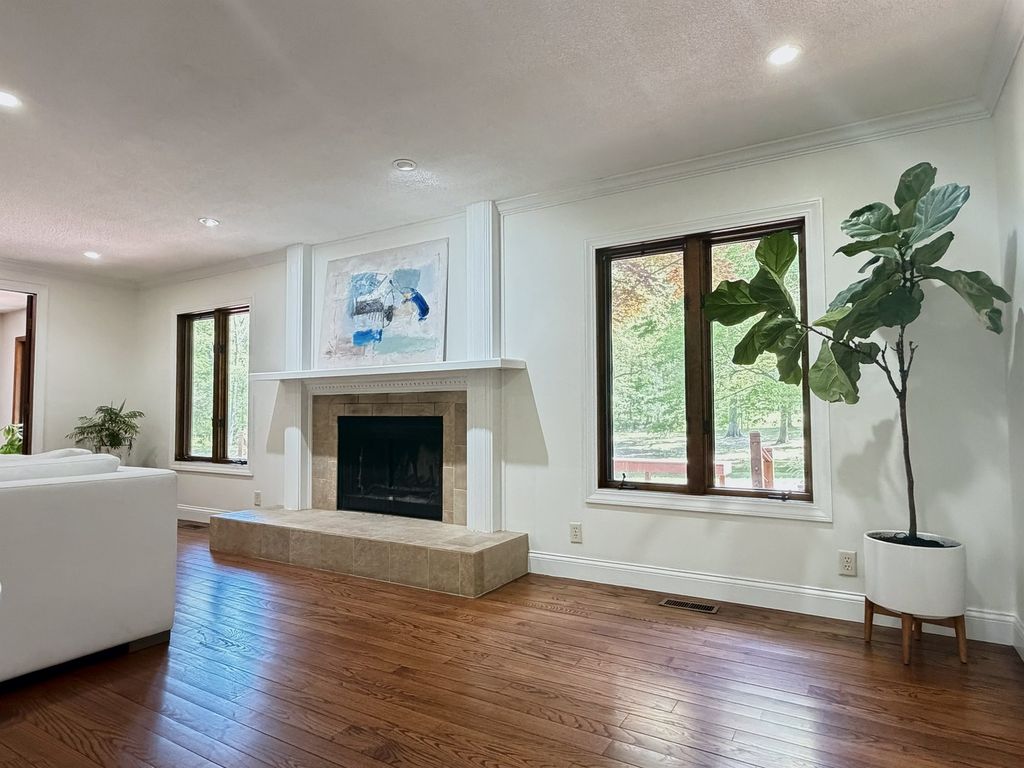 Image 14 of property listing at 17647 N Old Centralia Lane, Mt Vernon, IL 62864