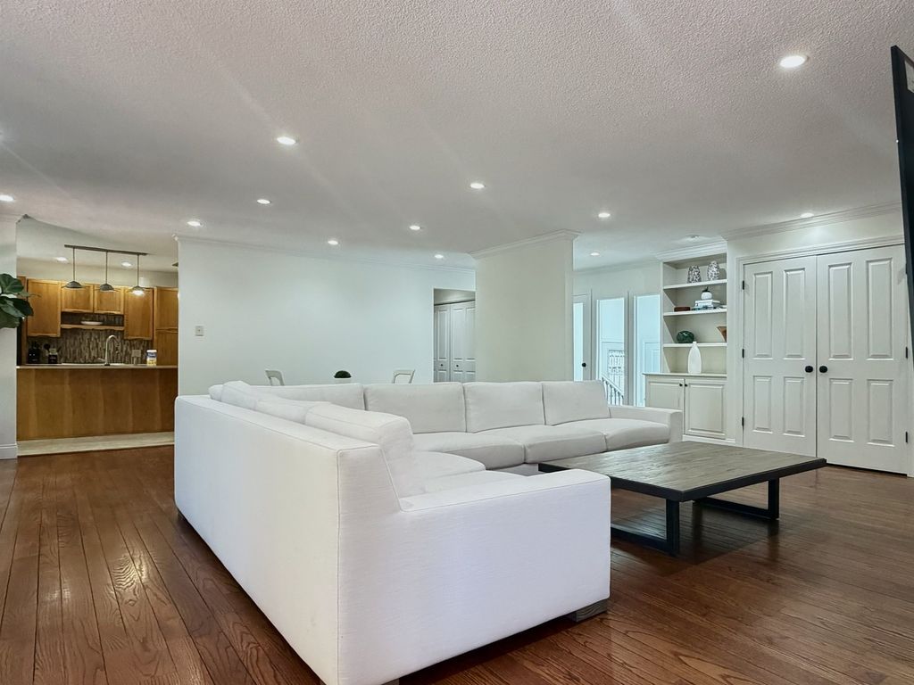 Image 16 of property listing at 17647 N Old Centralia Lane, Mt Vernon, IL 62864