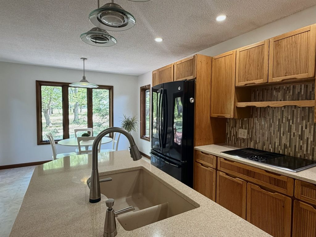 Image 17 of property listing at 17647 N Old Centralia Lane, Mt Vernon, IL 62864