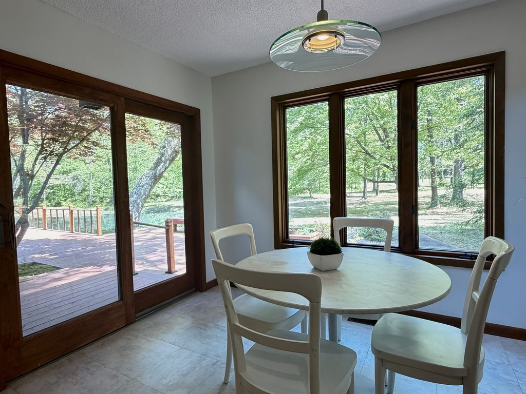 Image 18 of property listing at 17647 N Old Centralia Lane, Mt Vernon, IL 62864