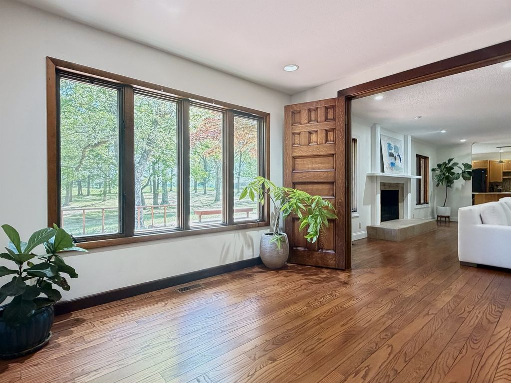 Image 21 of property listing at 17647 N Old Centralia Lane, Mt Vernon, IL 62864