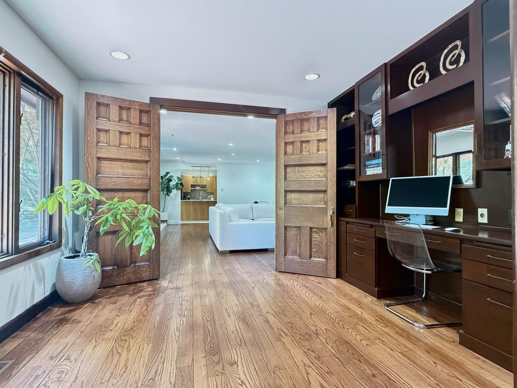 Image 22 of property listing at 17647 N Old Centralia Lane, Mt Vernon, IL 62864