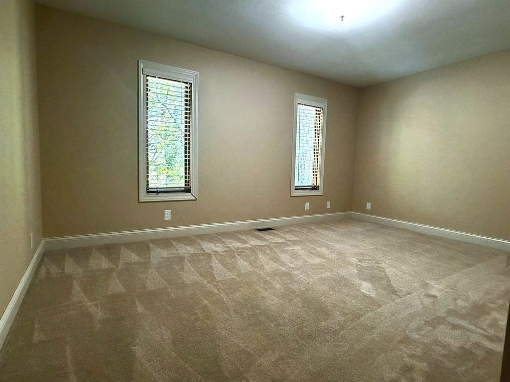 Image 32 of property listing at 17647 N Old Centralia Lane, Mt Vernon, IL 62864