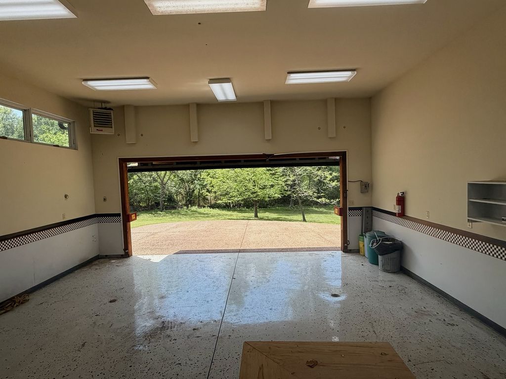 Image 37 of property listing at 17647 N Old Centralia Lane, Mt Vernon, IL 62864