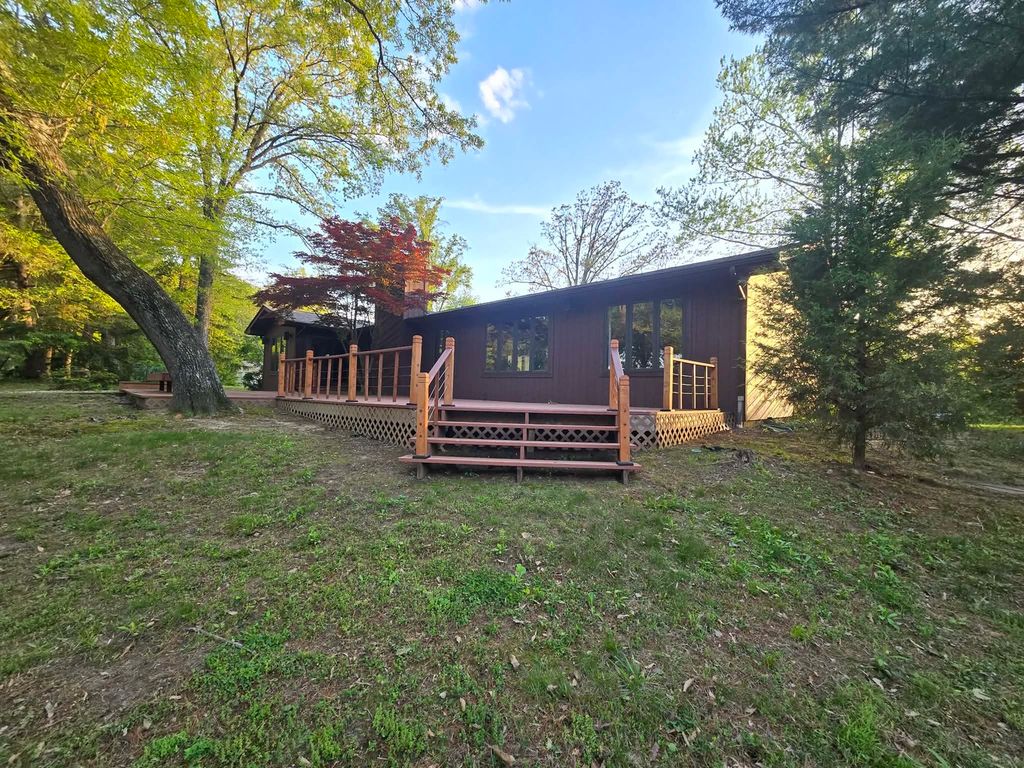 Image 38 of property listing at 17647 N Old Centralia Lane, Mt Vernon, IL 62864