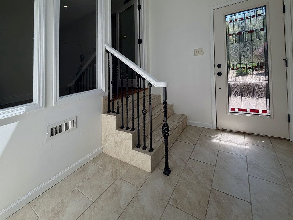 Image 10 of property listing at 17647 N Old Centralia Lane, Mt Vernon, IL 62864