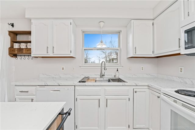 87 Chiswick Drive, Riga, NY 14428