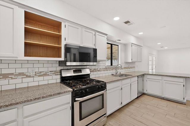 735 Stagecoach Road SE, Rio Rancho, NM 87124