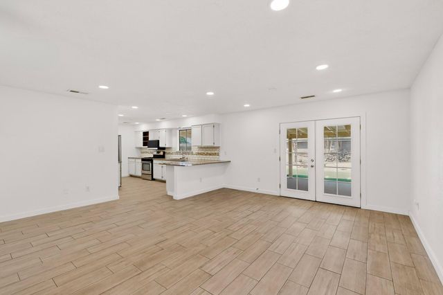 735 Stagecoach Road SE, Rio Rancho, NM 87124