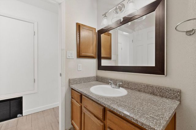 735 Stagecoach Road SE, Rio Rancho, NM 87124