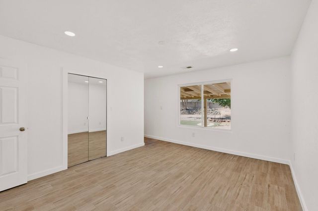 735 Stagecoach Road SE, Rio Rancho, NM 87124