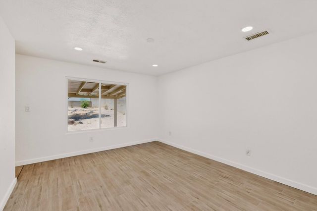 735 Stagecoach Road SE, Rio Rancho, NM 87124