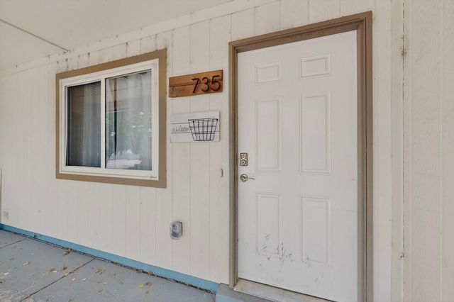 735 Stagecoach Road SE, Rio Rancho, NM 87124