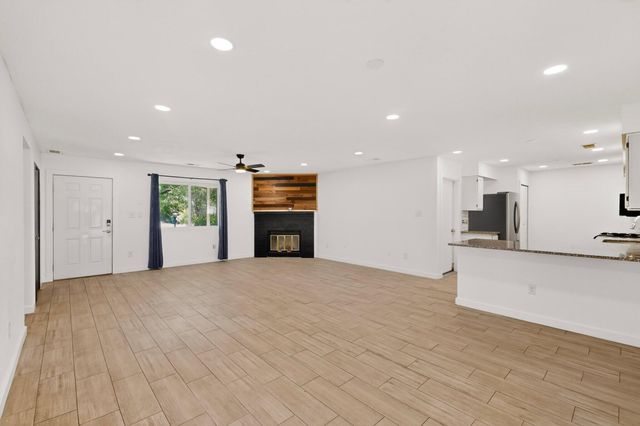 735 Stagecoach Road SE, Rio Rancho, NM 87124
