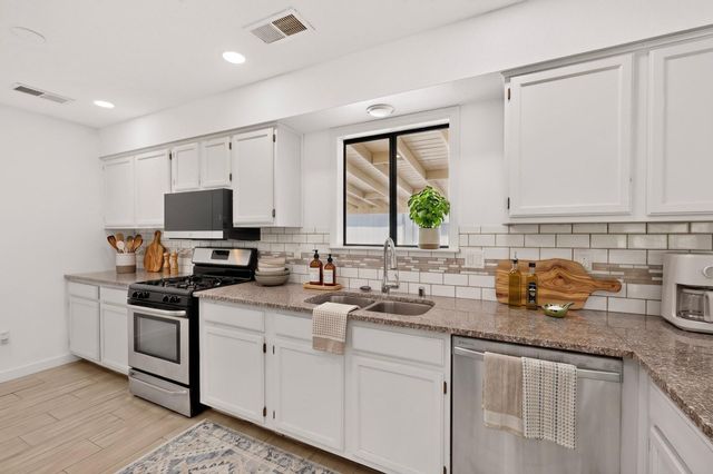 735 Stagecoach Road SE, Rio Rancho, NM 87124