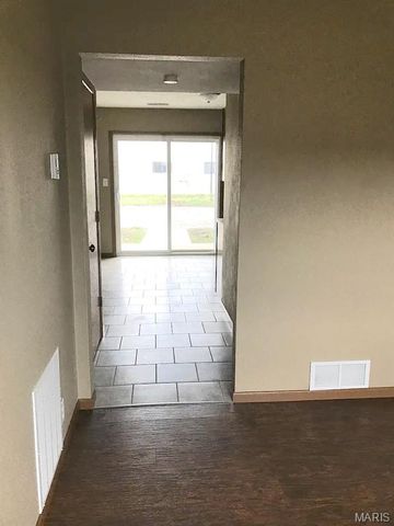 18 SARPY Road B, Belleville, IL 62221