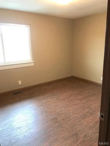 18 SARPY Road B, Belleville, IL 62221