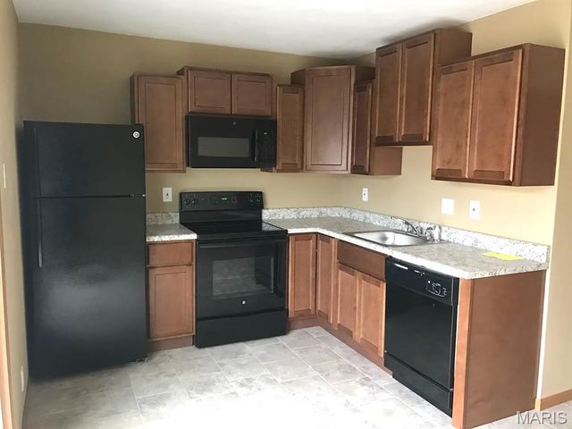 18 SARPY Road B, Belleville, IL 62221
