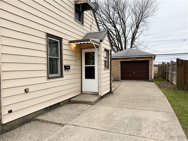 105 Mafalda Drive, Cheektowaga, NY 14215