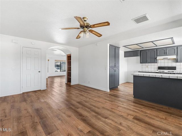 736 E Avenue J6, Lancaster, CA 93535