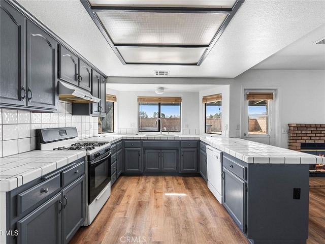 736 E Avenue J6, Lancaster, CA 93535