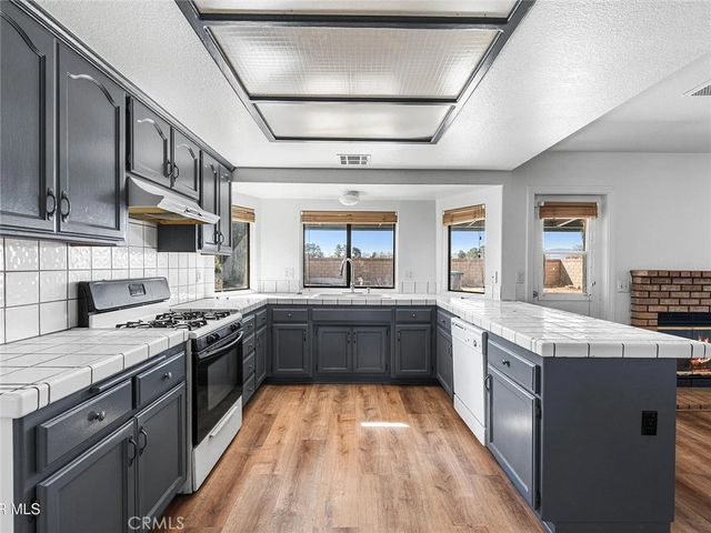 736 E Avenue J6, Lancaster, CA 93535