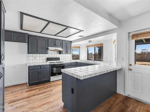 736 E Avenue J6, Lancaster, CA 93535