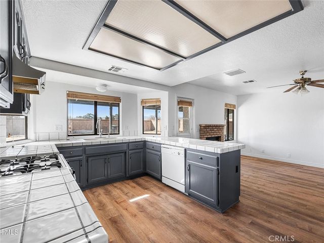 736 E Avenue J6, Lancaster, CA 93535