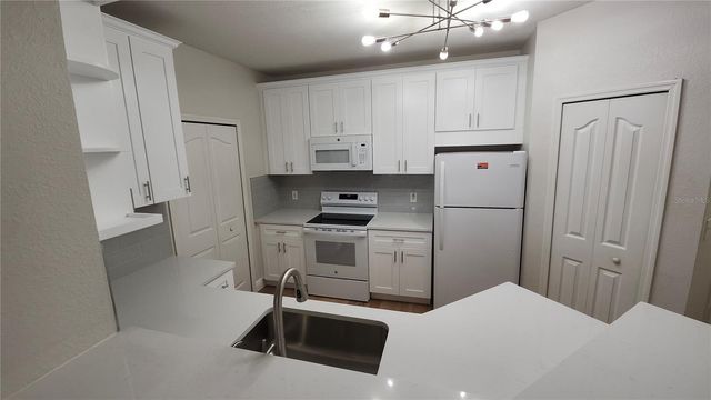 5813 LEGACY CRESCENT PLACE 203, Riverview, FL 33578