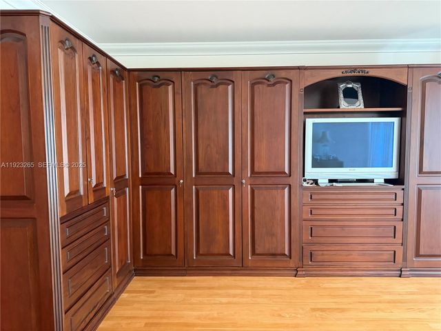 10101 Collins Avenue 9A, Bal Harbour, FL 33154