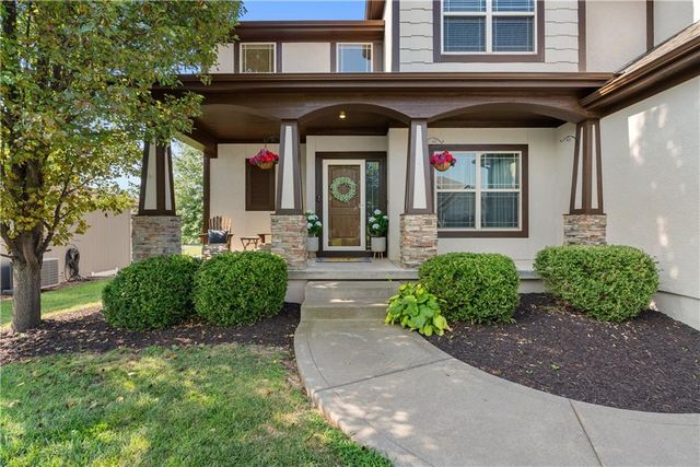 508 SW Lake Side Drive, Lee's Summit, MO 64064