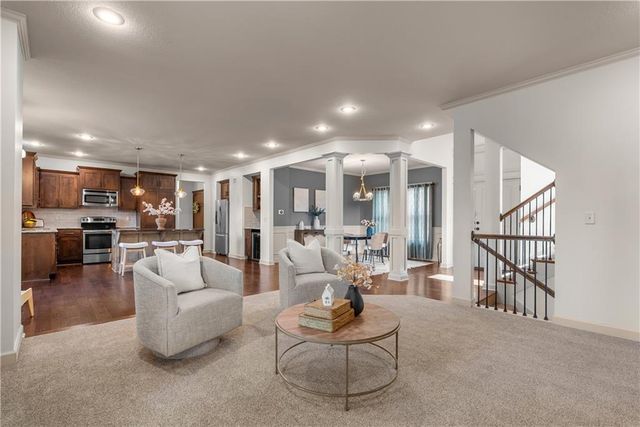 508 SW Lake Side Drive, Lee's Summit, MO 64064