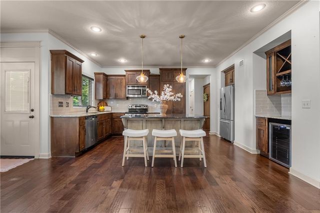 508 SW Lake Side Drive, Lee's Summit, MO 64064