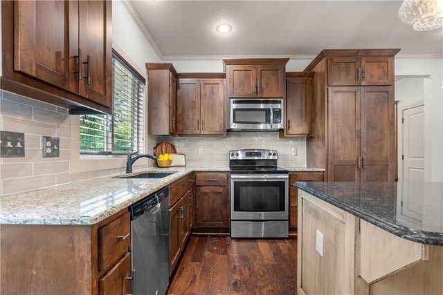 508 SW Lake Side Drive, Lee's Summit, MO 64064