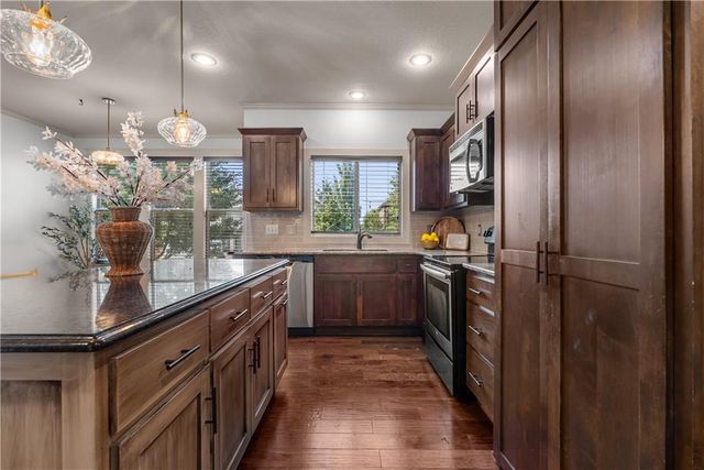 508 SW Lake Side Drive, Lee's Summit, MO 64064
