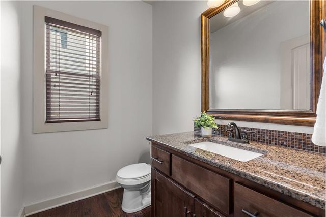 508 SW Lake Side Drive, Lee's Summit, MO 64064