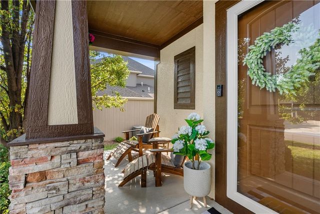 508 SW Lake Side Drive, Lee's Summit, MO 64064